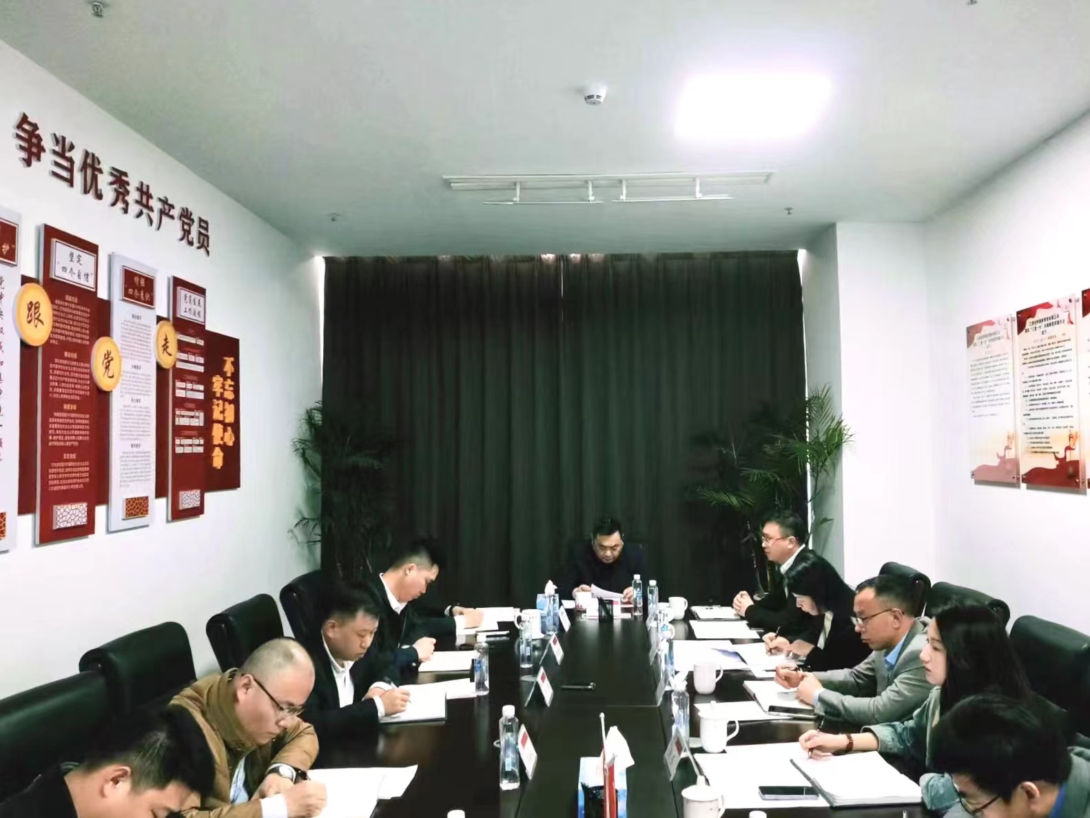 省供銷集團黨委書記、董事長陳立新一行到 省供銷新零售公司調研座談